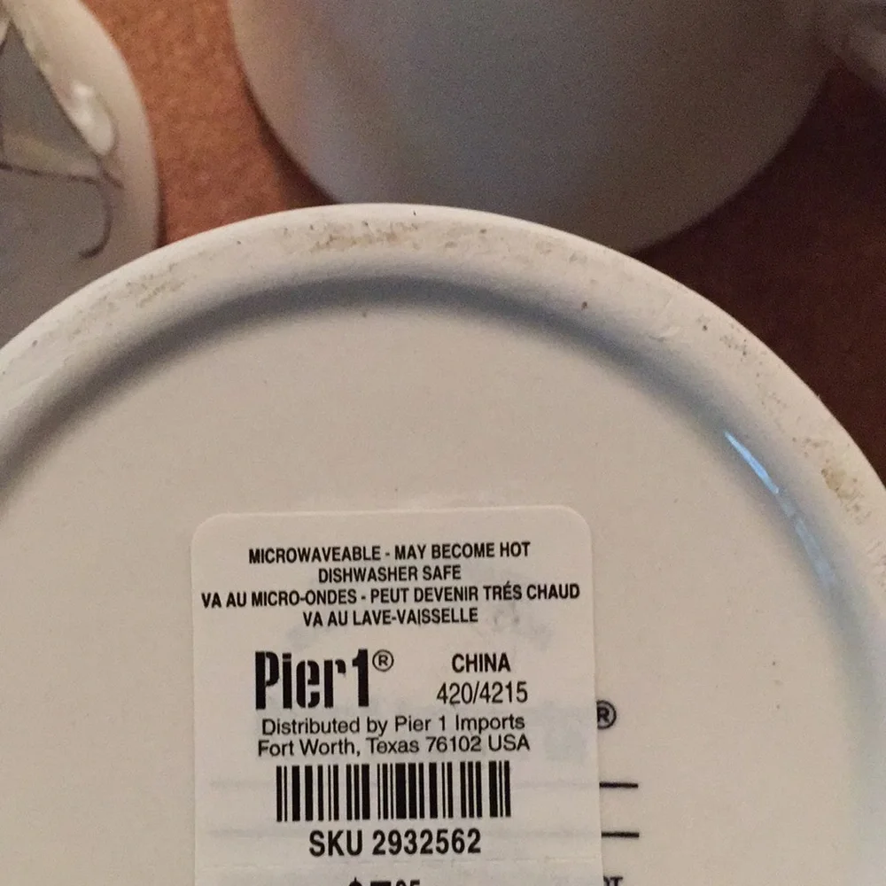 Pier 1 set 3 cup color white and gold